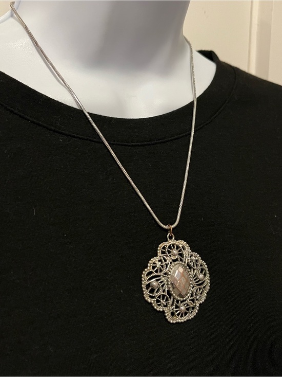 Avon Jewelry - NRT Avon Vintage Silver Filigree Pendant Necklace with Faceted Accent